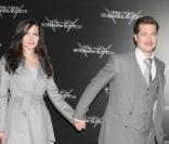 Brad Pitt a mis la main sur son âme soeur en trouvant la belle Angelina Jolie! S\'ils avaient tous les deux envie d\'une famille nombreuse, ils adorent aussi les mêmes couleurs ! A tel point que les Brangelina ne sortent jamais dépareillés.