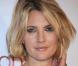 Drew Barrymore : Nouvelle coupe de cheveux et robe à sequins, elle en met plein la vue au très marié... Peter Facinelli !