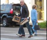 Bruce Willis et son pote font du shopping à Los Angeles