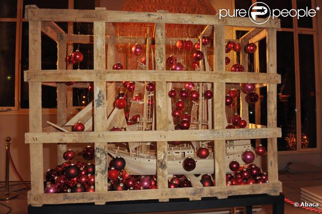 L'oeuvre de Sonia Rykiel lors de la vente aux enchère des Sapins de créateurs qui se tient à la Cité de l'architecture le 8 décembre 2009 à Paris
