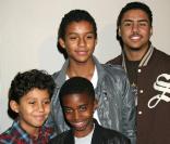 Les enfants de Jermaine Jackson, Jermajsty et Jafaar, et ceux de P. Diddy, Christian et Quincy, lors de la sortie du livre Michael Jackson Official Opus à Los Angeles le 8 décembre 2009