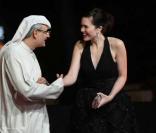 Mandy Moor et le président du festival, Abdul Hamid Juma, à l'ouverture du 6e Festival International du Film de Dubaï, le 9 décembre 2009.