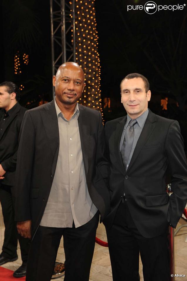 Zinedine Soualem et le réalisateur Raoul Peck à l'ouverture du 6e Festival International du Film de Dubaï, le 9 décembre 2009.