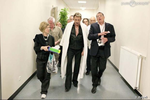 Johnny Hallyday et Jean-Claude Camus. Le producteur et ami de la star a donné des nouvelles sur RTL, le 10 décembre 2009. 