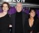 Sigourney Weaver, James Cameron et Zoe Saldana, à l'occasion de l'avant-première mondiale d' Avatar , à l'Odeon de Leicester Square de Londres, le 10 décembre 2009.