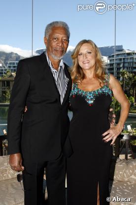 Morgan Freeman et Lori McCreary lors de la présentation du film Invictus au Cap en Afrique du Sud le 10 décembre 2009