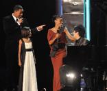 Will Smith, sa femme Jada Pinkett, leur fils Jaden et leur fille Willow, ici avec le pianiste Lang Lang, ont insufflé humour, émotion, tendresse et... show attitude au concert pour le prix Nobel de la paix, le 11 décembre au Spektrum d'Oslo