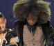 Jaden Smith, 11 ans, fait une démonstration lors du concert du Nobel, sous les yeux de sa soeur Willow 