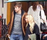 Ashley Tisdale et son chéri Scott Speer à Los Angeles, le 12 décembre 2009