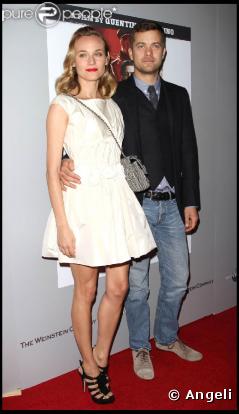 Diane Kruger et Joshua Jackson, très belle, à l'occasion de la soirée de lancement du DVD d' Inglourious Basterds , au New Beverly Cinema de Los Angeles, le 14 décembre 2009.