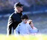 Michael Douglas s'est promené avec ses deux enfants - Dylan Thomas et Carys Zeta - dans un parc de Manhattan, à New York, en décembre 2009. 