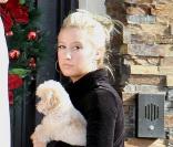 Ashley Tisdale quitte sa maison avec son boyfriend, Scott Spear et son chien Maui à Toluca Lake le 19 décembre 2009  
