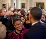Noël 2009 à la Maison Blanche... Barack Obama et Michelle sont ravis d\'accueillir la population !<br />