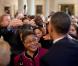 Noël 2009 à la Maison Blanche... Barack Obama et Michelle sont ravis d'accueillir la population !