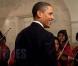 Noël 2009 à la Maison Blanche... Barack Obama et Michelle écoutent l'orchestre...