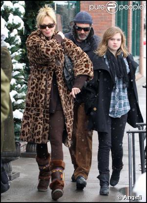 Antonio Banderas et Melanie Griffith s'affichent très amoureux dans la station de ski d'Aspen, dans le Colorado, aux côtés de leur fille Stella, âgée de 13 ans.