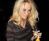 Pamela Anderson, à l'occasion d'une petite soirée privée donnée après une représentation de sa pièce, à Londres, en décembre 2009.