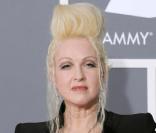 Cyndi Lauper s'est présentée aux Grammy Awards avec un poulpe sur la tête... le 8 février 2009. à Los Angeles 