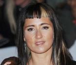 Cette année, Kt Tunstall n'a pas su choisir : blonde ou brune, frange ou pas frange ??? Ici à Londres le 18 février 2009. 