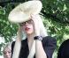 Même coupe de cheveau que Cyndi Lauper, sauf que là on parle de Lady Gaga... C'est aussi moche mais plus stylé ! Manchester le 29 juin 2009.  