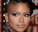 Cest vrai qu'avec un vaisage pareil, la chanteuse Cassie peut tout se permettre. Le 13 septembre 2009. 