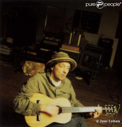Vic Chesnutt est décédé des suites d'une overdose, le 25 décembre 2009.