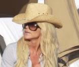 Victoria Silvstedt et son ami sur une plage de Miami. 28/12/09