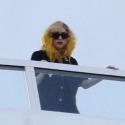 Lady Gaga : Regardez les meilleurs moments de son show du Nouvel An et... son look "madonnesque" !