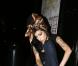 Amy Winehouse est peut-être mal habillée...  Mais Louis Vuitton lui ferait les yeux doux.
