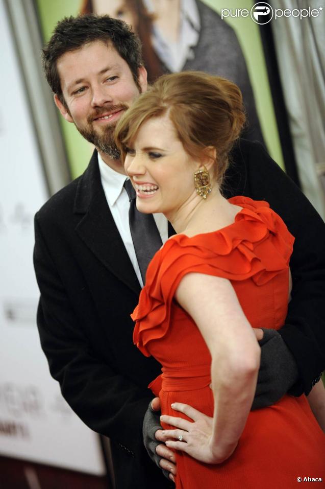La séduisante Amy Adams dans une robe qui fait mal aux yeux, à l'occasion de l'avant-première de  Leap Year , au Directors Guild Theatre de New York, le 6 janvier 2010.
