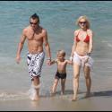 Gwen Stefani, 40 ans, expose son corps en bikini, aux côtés de son mari et ses adorables fils !