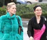 La belle Sharon Stone et sa copine Jeanne Tripplehorn, à la sortie du Cafe Med d\'Hollywood, à Los Angeles, en janvier 2010.