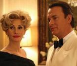 Tom Hanks et Julia Roberts dans  La Guerre selon Charlie Wilson.  