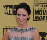 Emily Blunt a choisi cette merveilleuse robe argent du créateur George Chakra, aux Critics' Choice Awards, à Los Angeles, le 15 janvier 2010 !