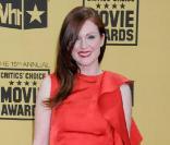 Superbe Julianne Moore, l\'actrice irradie en Lanvin aux Critics\' Choice Awards, à Los Angeles, le 15 janvier 2010 !
