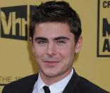 Un sérieux concurrent à Nick Jonas sur le tapis rouge : le craquant Zac Efron aux Critics' Choice Awards, à Los Angeles, le 15 janvier 2010 !