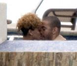 Rihanna profite d'un moment romantique avec son nouvel amoureux Matt Kemp au Mexique le 4 janvier 2010.