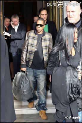 Jay-Z sort de l'hôtel Meurice à Paris