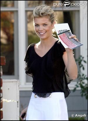 AnnaLynne McCord se rend au gala de charité Artist for Peace and Justice le 24 janvier 2010 à Los Angeles