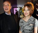 Miss Kylie Minogue et Frédéric Mitterrand lors du défilé Dior Haute Couture, printemps/été 2010, le 25 janvier 2010. Fashion Week de Paris.