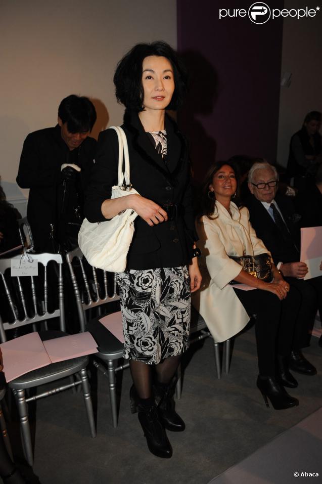 Maggie Cheung lors du défilé Dior Haute Couture, printemps/été 2010, le 25 janvier 2010. Fashion Week de Paris.