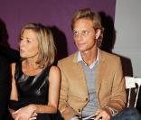 Claire Chazal et son compagnon Arnaud Lemaire lors du défilé Dior Haute Couture, printemps/été 2010, le 25 janvier 2010. Fashion Week de Paris.