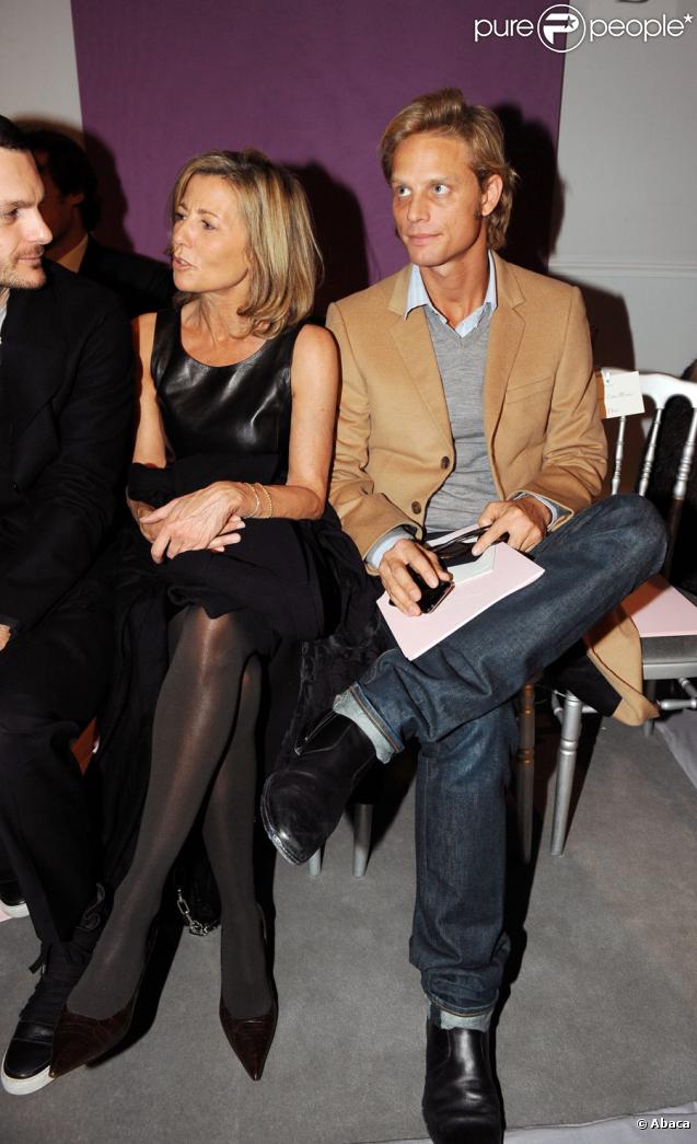 Claire Chazal et son compagnon Arnaud Lemaire lors du défilé Dior Haute Couture, printemps/été 2010, le 25 janvier 2010. Fashion Week de Paris.