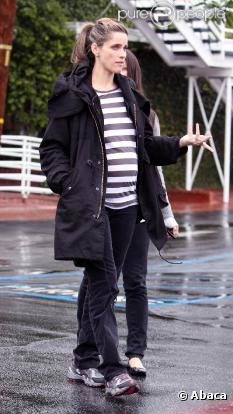 Amanda Peet bien enceinte à West Hollywood, le 26 janvier 2010 