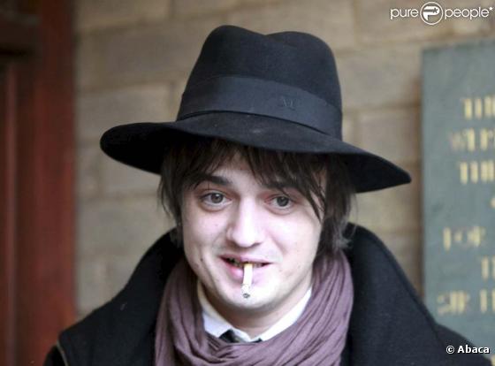 Pete Doherty à la sortie du tribunal de Gloucester, le 27 janvier 2010 !