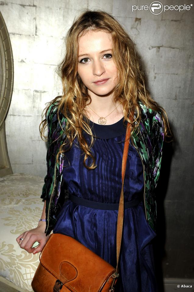 Christa Theret 