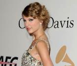 Taylor Swift lors de la soirée des pre-Grammy à Beverly Hills, le 30 janvier 2010