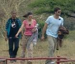 Les fermiers en chefs sont partis en excursion pour une partie de la matinée. Peu avant 10h, ils sont de retour à la ferme de Zulu Nyala. 