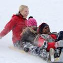 La princesse Mette-Marit de Norvège : Rires, gadins et un sérieux penchant pour... le barbecue dans la neige !
