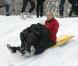 La princesse Mette-Marit de Norvège connaît les joies de la neige et a de bonnes notions de ski, qu'elle partage volontiers avec des réfugiés de son pays...